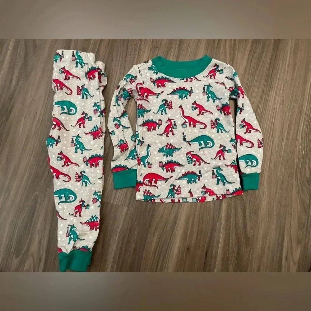 Children’s place boys red and green dinosaur Christmas pajama set size 9-12 M
